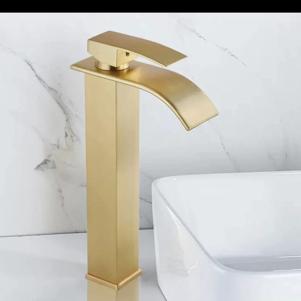 Onyzpily Deck Mounted Waterfall Basin Faucet Single Lever Hot Cold